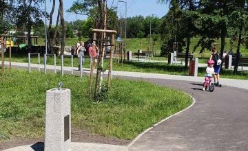 Zdrój wody pitnej w parku w Kamieniu